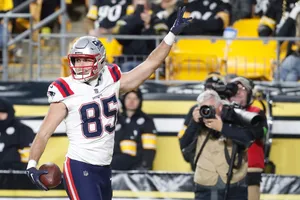 NFL: Patriots vencem Steelers e Belichick respira no comando do time
