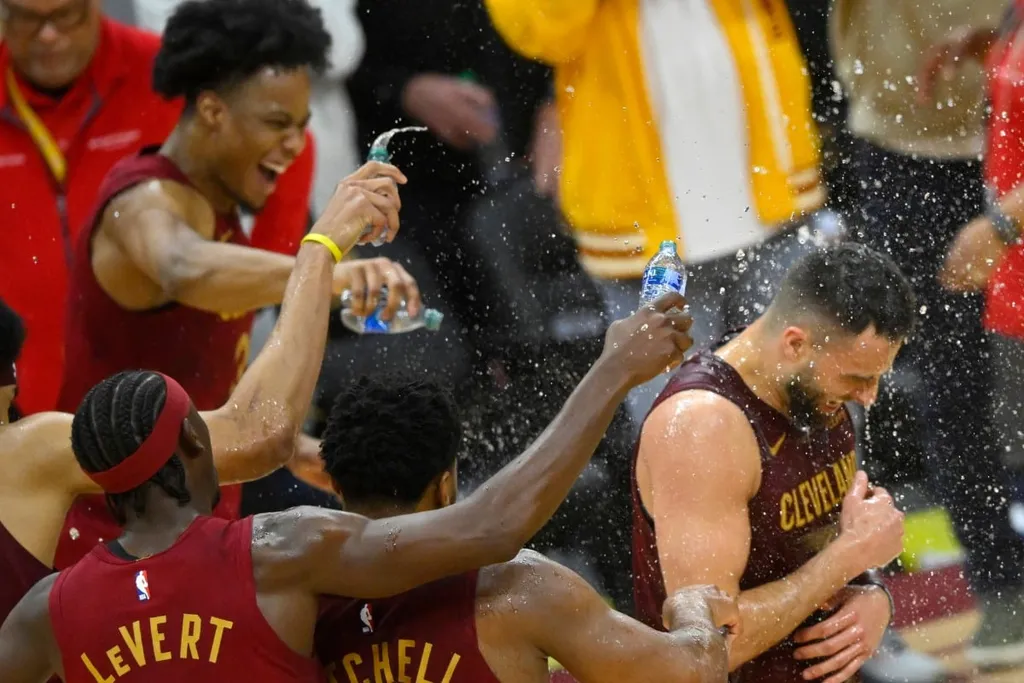 Max Strus protagoniza lance de tirar o f&ocirc;lego e ofusca atua&ccedil;&atilde;o de Doncic na NBA