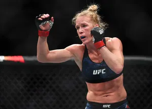 Holly Holm x Mayra Sheetara: onde assistir ao vivo e horário do UFC Vegas 77