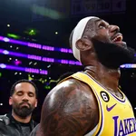 NBA: &iacute;dolo diz que LeBron James n&atilde;o &eacute; digno de est&aacute;tua nos Lakers