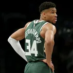 NBA: Bucks chegam a 50 vit&oacute;rias e Giannis alcan&ccedil;a marca hist&oacute;rica