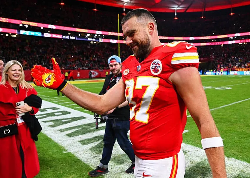 NFL: Travis Kelce quebra recorde hist&oacute;rico e ultrapassa &iacute;dolo dos Chiefs
