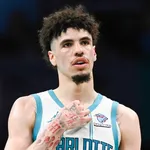 Jogador dos Hornets n&atilde;o ser&aacute; multado pela NBA