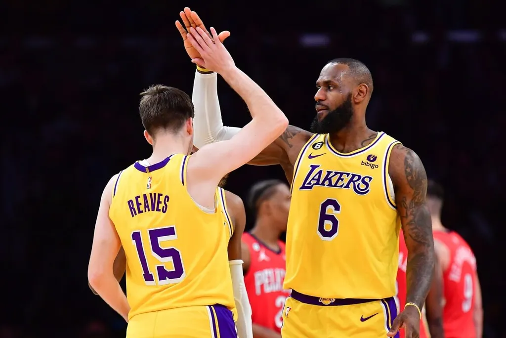 Austin Reaves defende est&aacute;tua de LeBron em Los Angeles: &lsquo;Maior jogador&rsquo;