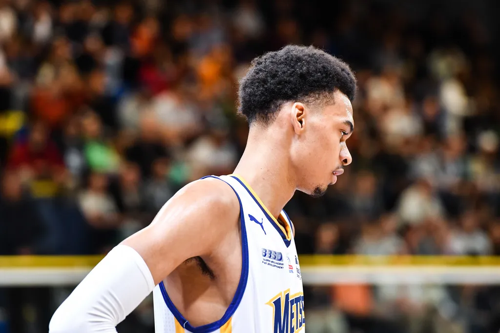 NBA: sob olhares de Mbapp&eacute;, Wembanyama brilha em dia de loteria do Draft