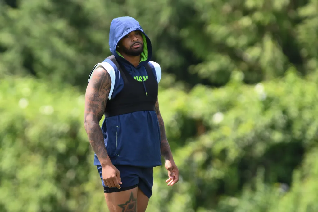 NFL: Defensor do Seahawks &eacute; baixa para a estreia e completa um ano sem jogar