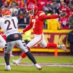 Com atua&ccedil;&atilde;o perfeita de kicker, Chiefs vencem Bengals de virada