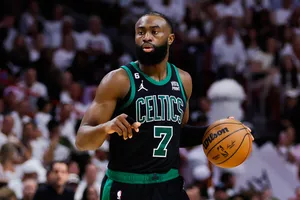 Mercado NBA: Jaylen Brown surpreende e pausa renovação com Celtics