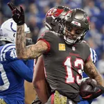 NFL: Evans faz hist&oacute;ria em vit&oacute;ria do Buccanneers sobre o Panthers