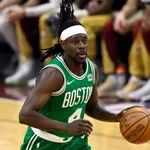 Jrue Holiday planeja defesa contra Doncic e Irving nas Finais da NBA: &lsquo;Divertido&rsquo;
