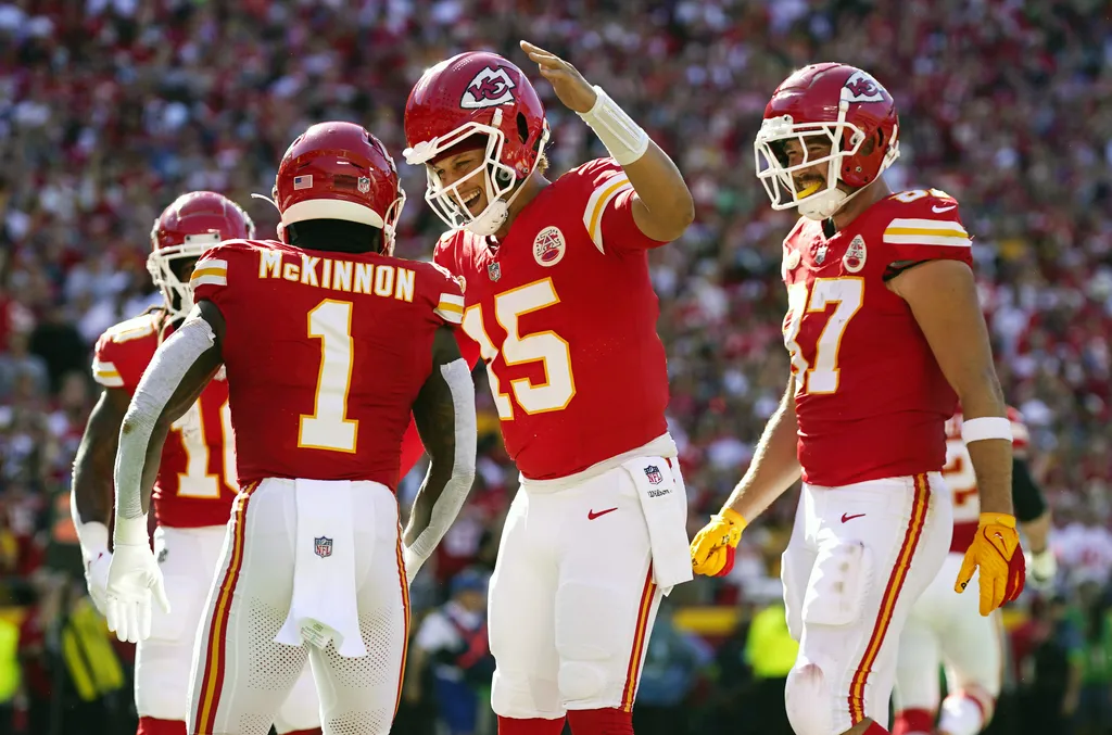 Mahomes revela que &lsquo;sentiu a press&atilde;o&rsquo; ao ver Taylor Swift em jogo dos Chiefs