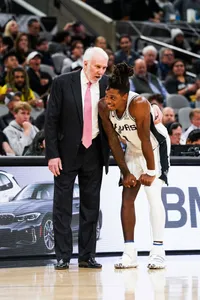 Gregg Popovich, Lonnie Walker IV, San Antonio Spurs. Foto: SUSA / Icon Sport