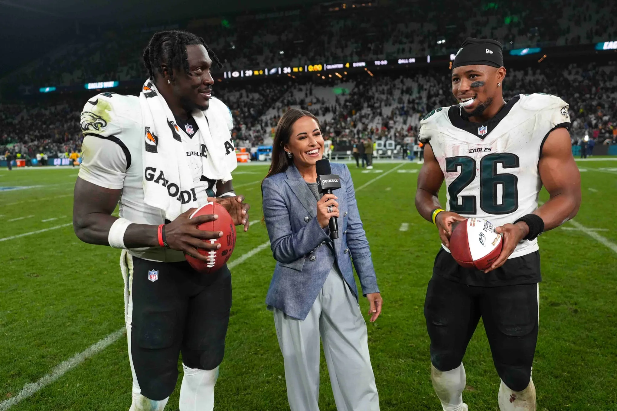 Jornalista da Peacock entrevista jogadores do Eagles ap&oacute;s vit&oacute;ria em S&atilde;o Paulo na NFL