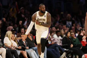 Quem mais “fumou”? Astro do Heat já fez o mesmo gesto de LeBron James