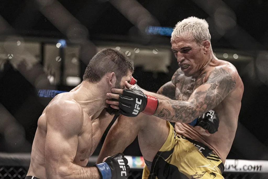 Charles do Bronx diz que n&atilde;o aprendeu nada com derrota para Makhachev