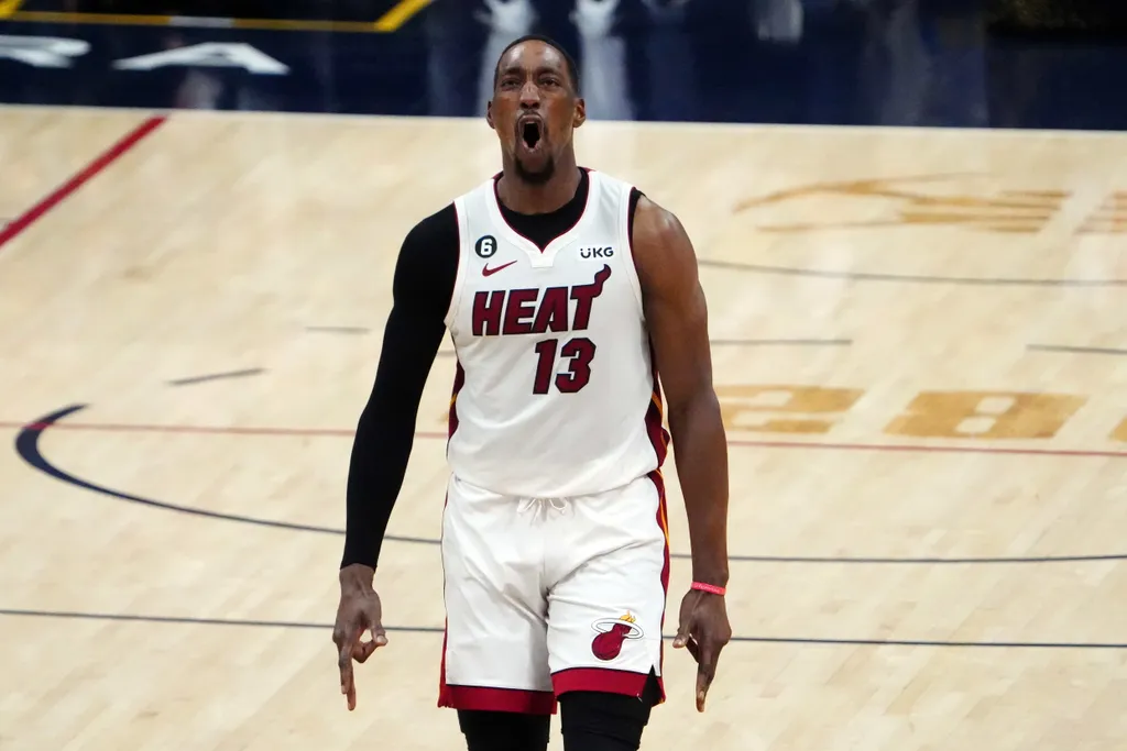 Bam Adebayo quase sofre trag&eacute;dia ao ser atacado por um le&atilde;o