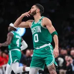 Impar&aacute;vel, Jason Tatum coloca Celtics pr&oacute;ximo de recorde hist&oacute;rico na NBA