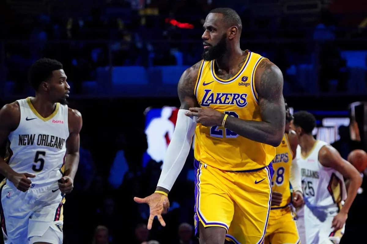 LeBron James anotou 30 pontos em 23 minutos. Foto: Icon Sport