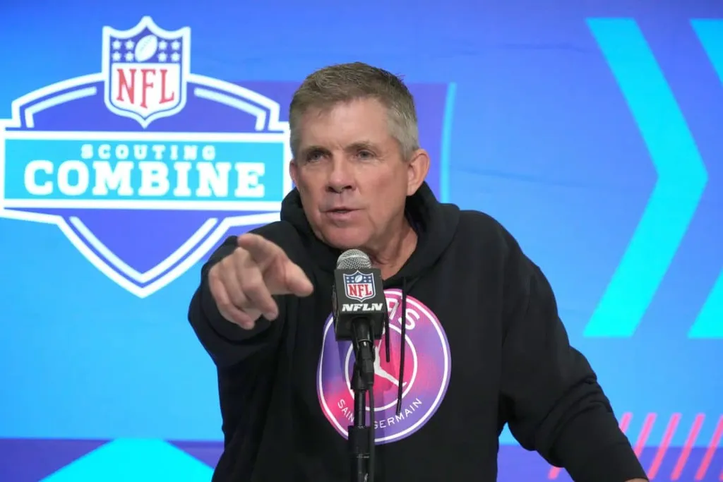T&eacute;cnico dos Broncos fala sobre a disputa pela vaga de QB titular: &lsquo;s&atilde;o todos c&atilde;es &oacute;rf&atilde;os&rsquo;