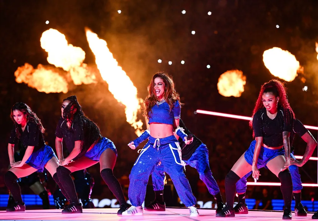 NFL: Anitta no Super Bowl? Cantora recebe carta da entidade e f&atilde;s suspeitam