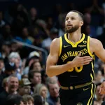 NBA: &lsquo;Fam&iacute;lia Curry&rsquo; se encontra em vit&oacute;ria dos Warriors em Charlotte