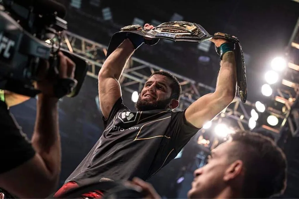 UFC: Makhachev ignora Charles do Bronx e revela planos para o futuro