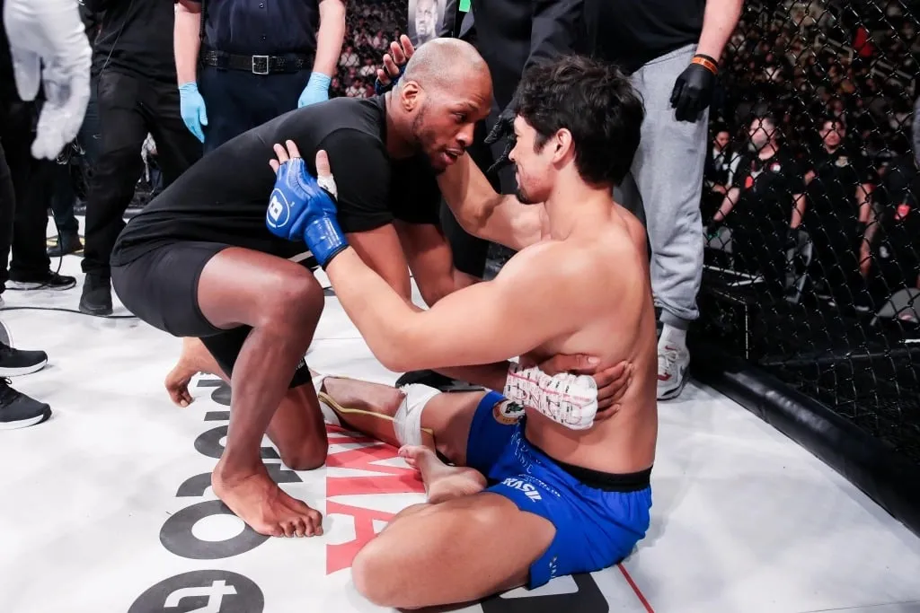 Bellator 292: brasileiro sofre les&atilde;o grave em 26 segundos de luta