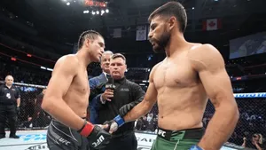 Dana White: Yair Rodriguez vs Josh Emmett pelo título interino é possível