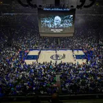 NBA: Quem foi Bill Walton, nome que est&aacute; na camisa dos Celtics nas finais