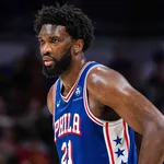 NBA: Embiid passa por exame, e t&eacute;cnico dos 76ers aponta nova les&atilde;o