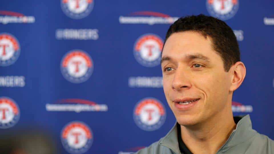 Texas Rangers renova o contrato do general manager Jon Daniels Quinto